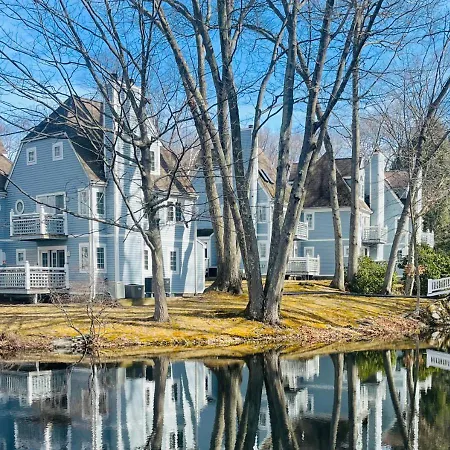Luxury Villa: Mohegan Retreat with Fireplace, Jacuzzi, and Pools Norwich Exterior photo