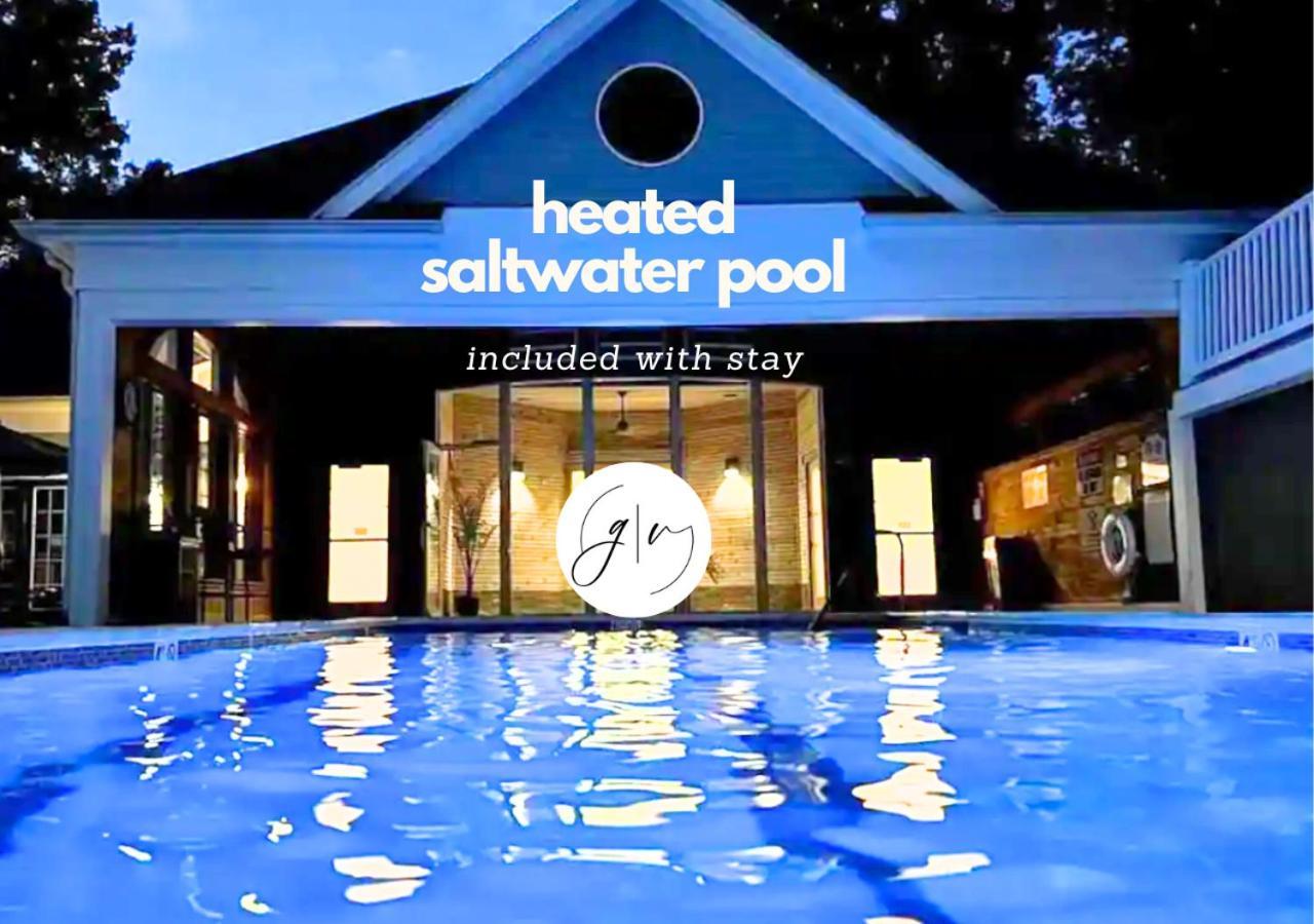 Luxury Villa: Mohegan Retreat With Fireplace, Jacuzzi, And Pools *