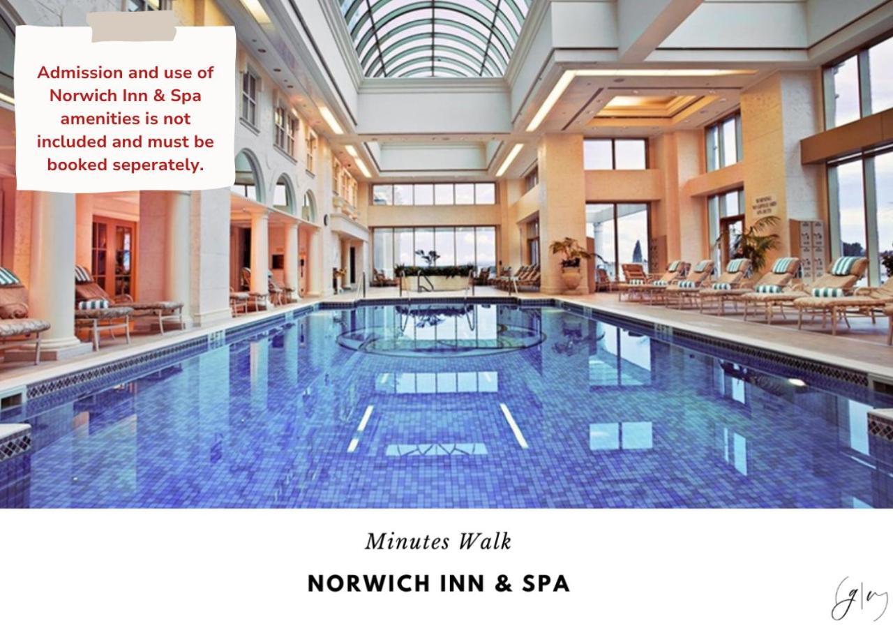 Luxury Villa: Mohegan Retreat With Fireplace, Jacuzzi, And Pools Villa Norwich