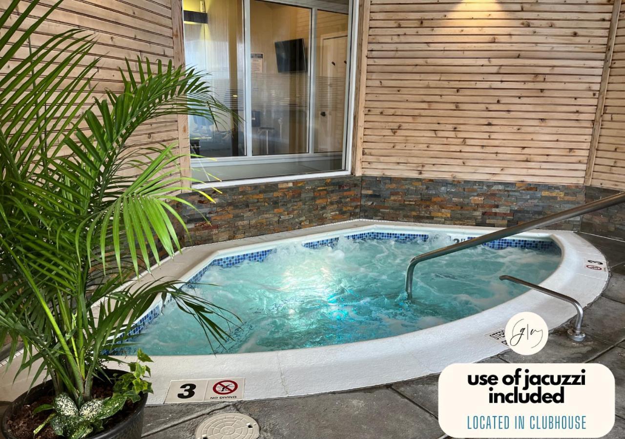 Luxury Villa: Mohegan Retreat With Fireplace, Jacuzzi, And Pools * Norwich